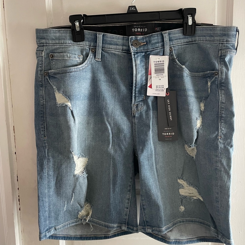 Torrid sky high skinny short